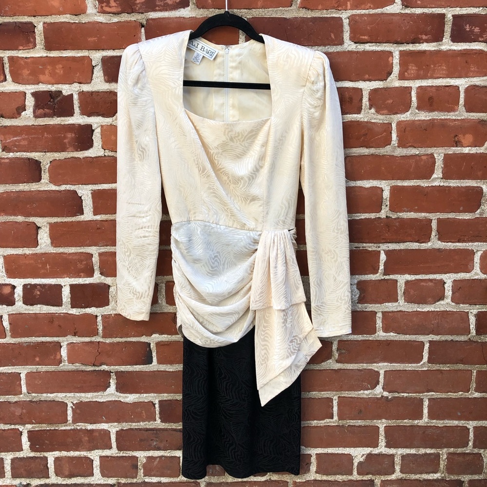 VINTAGE AJ Bari 100% Silk Long Sleeve Dress Size 4